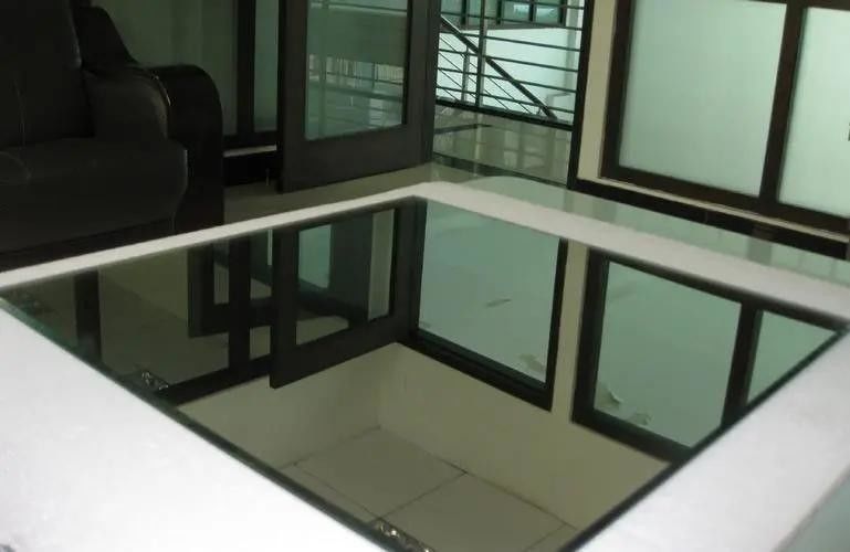 Espejo de estilo de moda de vidrio 5mm 6mm 8mm Flat Float Glass Mirror para uso en el hogar y el hotel