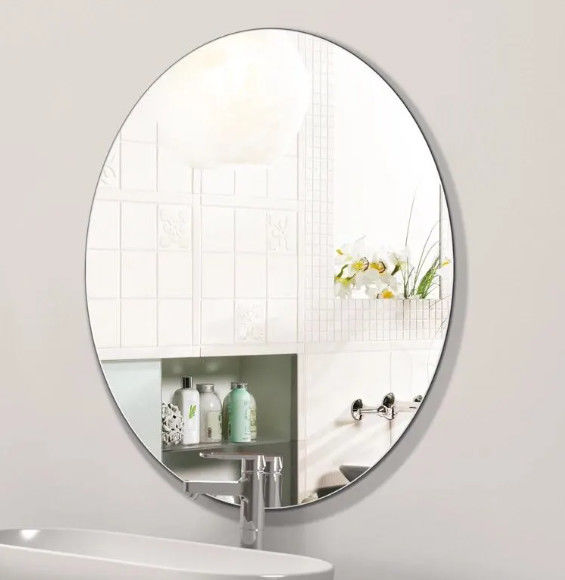 Vidrio de espejo decorativo anti-niebla anti-vapor 800 mm-2800 mm de alta reflectividad para pared del baño