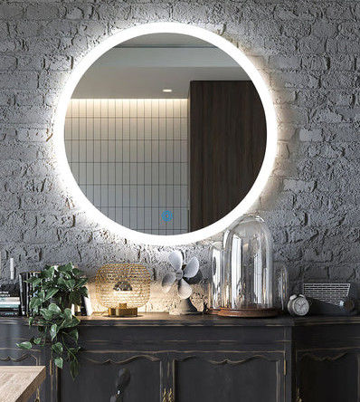 Vidrio de espejo decorativo anti-niebla anti-vapor 800 mm-2800 mm de alta reflectividad para pared del baño