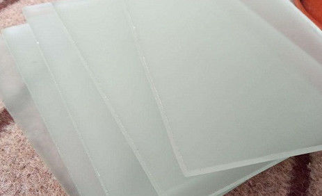 Vidrios de vino grabados de colores claros y antideslizantes para muebles para el hogar / edificios / decoración de oficinas