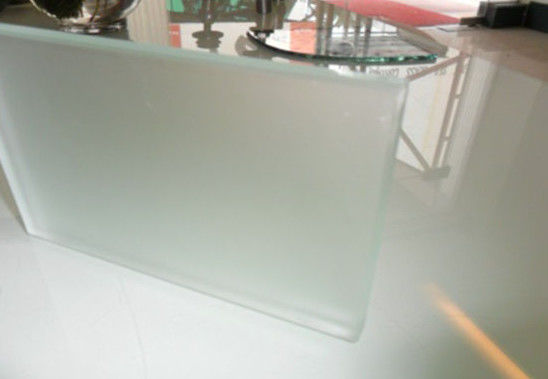 Vidrios de vino grabados de colores claros y antideslizantes para muebles para el hogar / edificios / decoración de oficinas