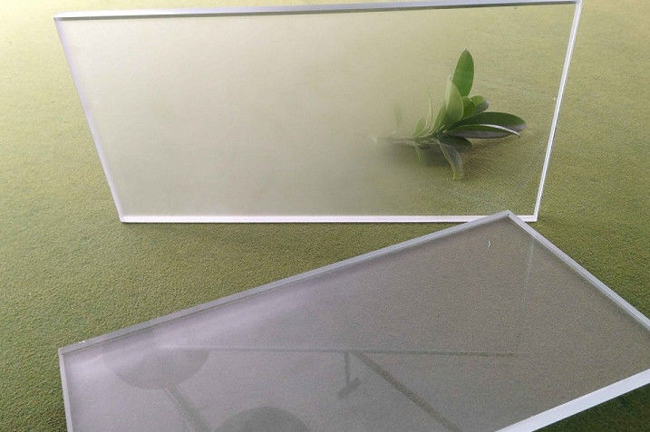 Vidrios de vino grabados de colores claros y antideslizantes para muebles para el hogar / edificios / decoración de oficinas