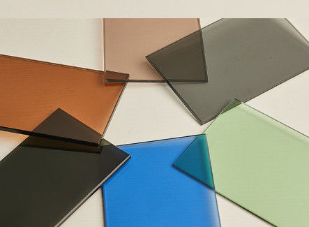 Procesamiento plano de vidrio tintado con color verde oscuro/gris oscuro/azul Ford/bronce, etc.