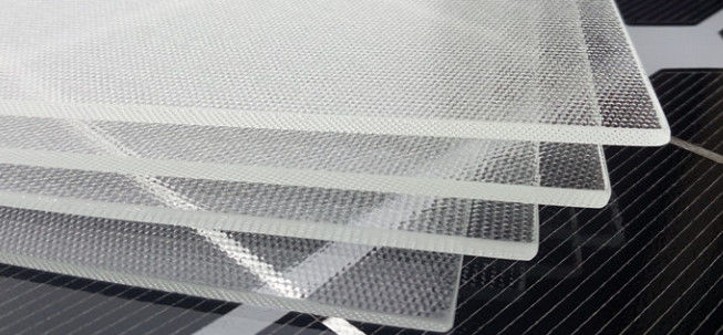 Vidrio de paneles solares fotovoltaicos transparentes personalizados y endurecidos con baja capa de hierro/vidrio anti-oxidación en venta