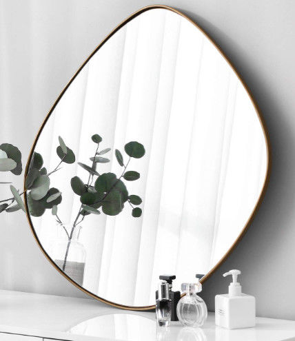 Decoración de paredes de tamaño personalizado Vidrio espejo utilizado en interiores / baños