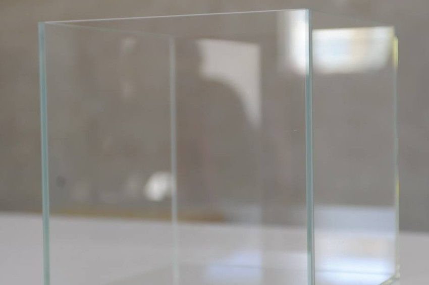 Vidrio ultraclaro en la consistencia de color para ventanas puertas y edificios