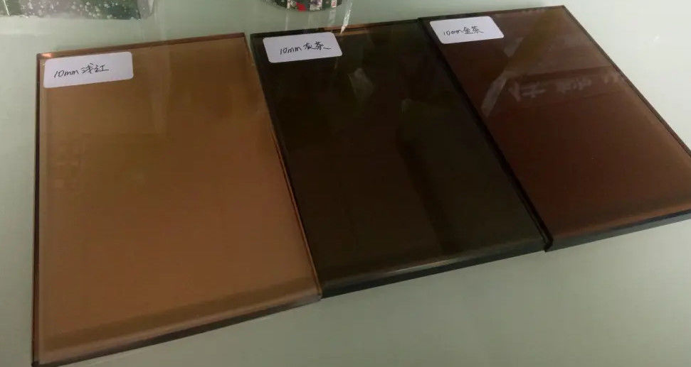Vidrio reflector de diseño único y duradero para decoración de edificios
