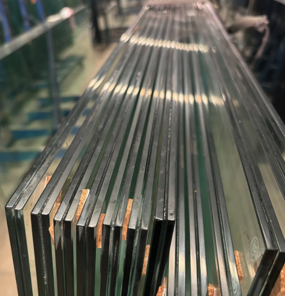 CSI/CE/SGCC Certificate Customized Clear Building Tempered Glass Laminated Glass for Building/Railing/Stair