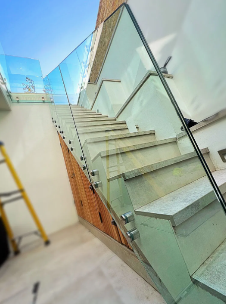 6.38mm 8.38mm 10.38mm 12.38mm 17.52mm 21.52mm Clear /Ultra Clear Grey Colored PVB EVA Tempered/Toughened Edge Polished /Safety /Glass Railing Laminated Glass